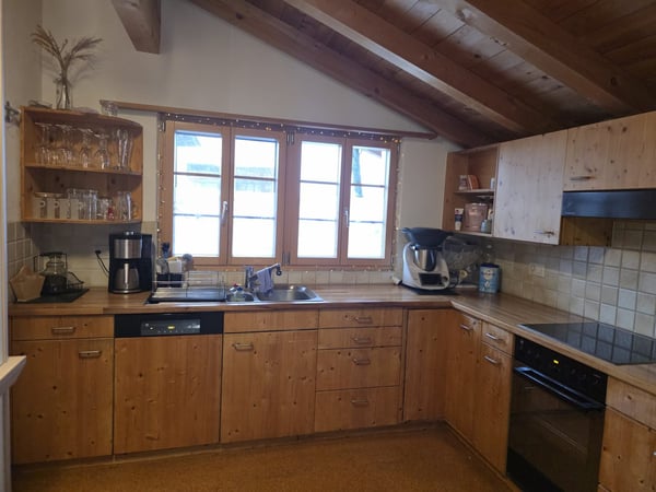 schöne + gepflegte 1.5 Zimmer Dachwohnung in 3-Fam.-Haus 4