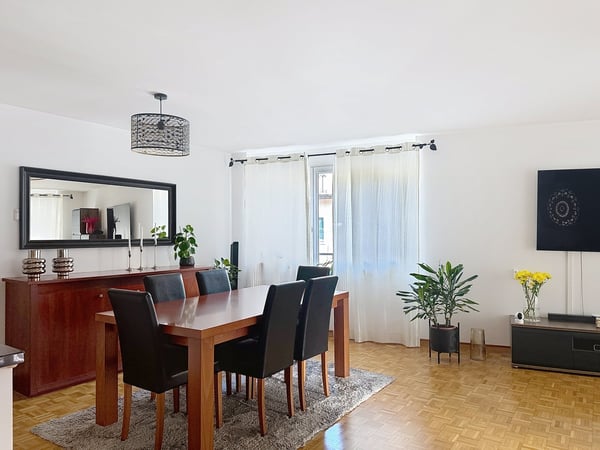 ✨ Rare à Lausanne : spacieux 1.5 pièces avec vue lac 2