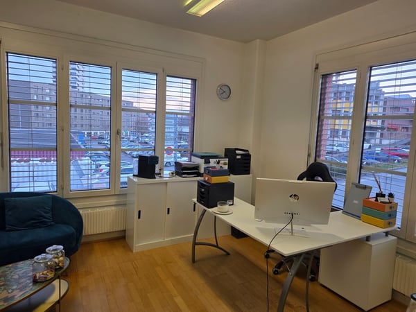 Bureau à partager dans espace de coworking , bien aménagé , emplacement idéal. 2