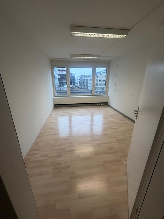 Moderni uffici al 3° piano nel centro di Zugo 3