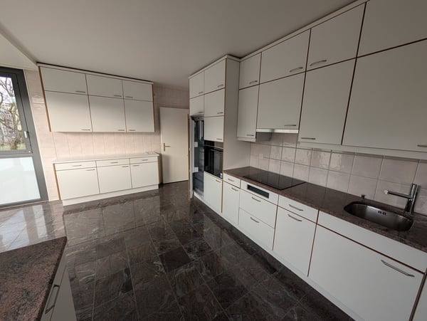 Au coeur de Fribourg, appartement spacieux 1.5 pièces avec terrasse 10