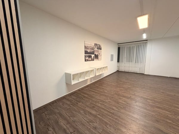 Moderne 1.5-Zimmer Büroräume in Steinhausen 8