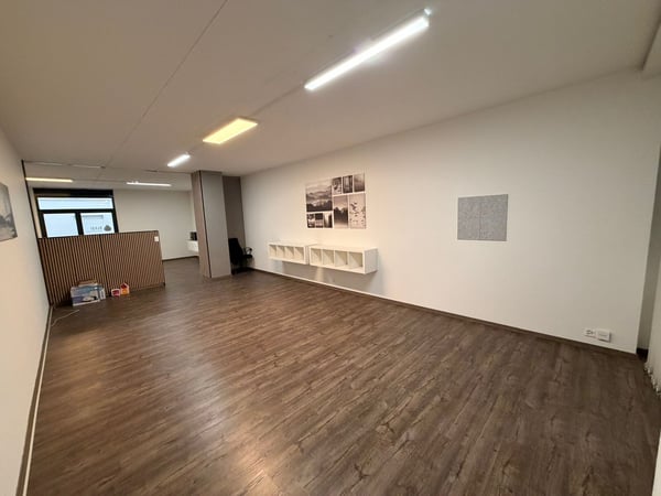 Moderne 1.5-Zimmer Büroräume in Steinhausen 2