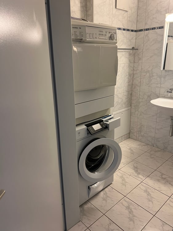 Helle 1.5-Zimmer-Wohnung mit Blick ins Grüne in Root 12