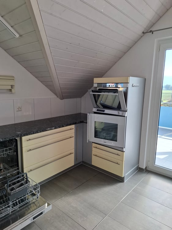 Grosszügige 1.5-Zimmer-Dachwohnung mit Bergblick in Marbach 9