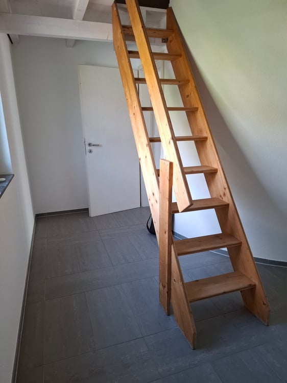 Grosszügige 1.5-Zimmer-Dachwohnung mit Bergblick in Marbach 32