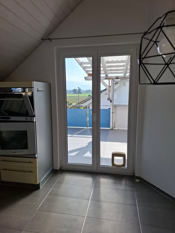 Grosszügige 1.5-Zimmer-Dachwohnung mit Bergblick in Marbach 8