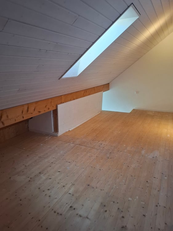 Grosszügige 1.5-Zimmer-Dachwohnung mit Bergblick in Marbach 24