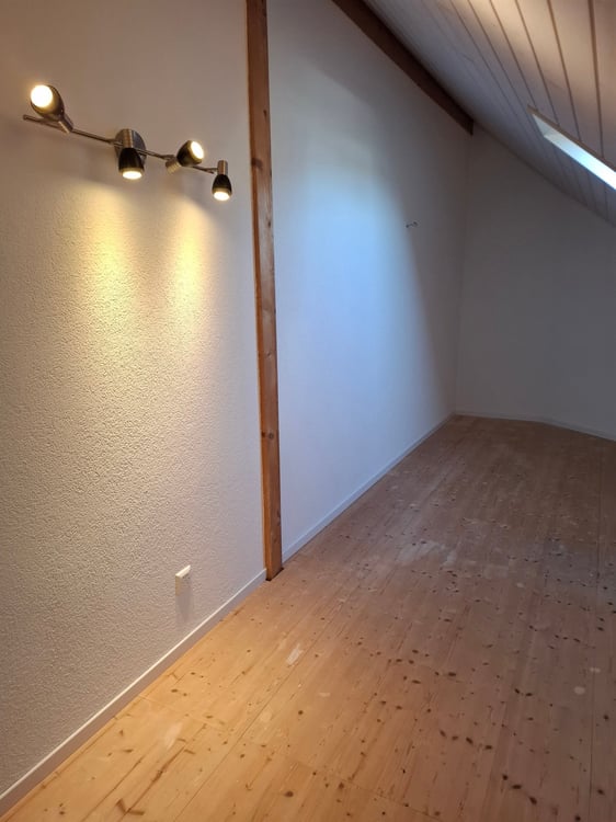 Grosszügige 1.5-Zimmer-Dachwohnung mit Bergblick in Marbach 22