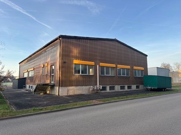 Vielseitige Gewerbe/Industrieimmobilie in Niederönz zu vermieten 1