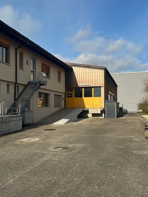 Vielseitige Gewerbe/Industrieimmobilie in Niederönz zu vermieten 2