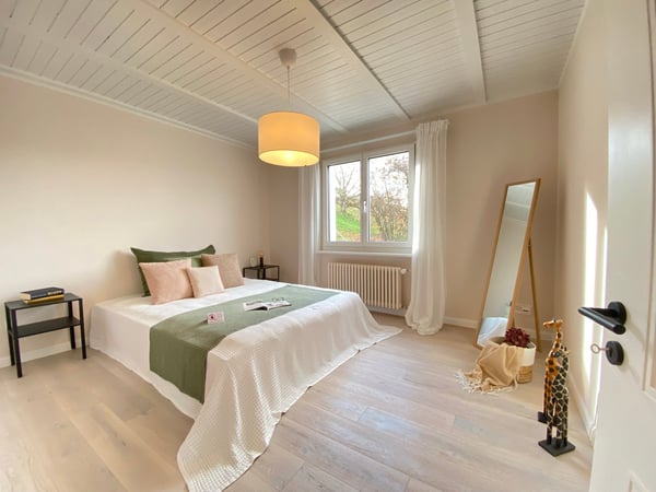 Charmantes 1.5-Zimmer-Einfamilienhaus mit Aussicht in Lampenberg zu vermieten 4