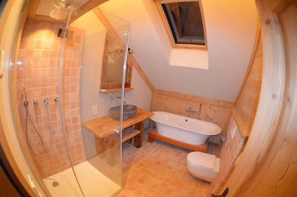 Charmante 1.5-Zimmer-Dachwohnung in historischem Gebäude 7