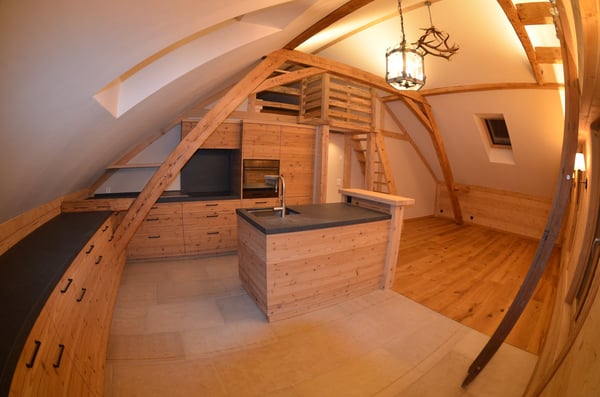 Charmante 1.5-Zimmer-Dachwohnung in historischem Gebäude 1