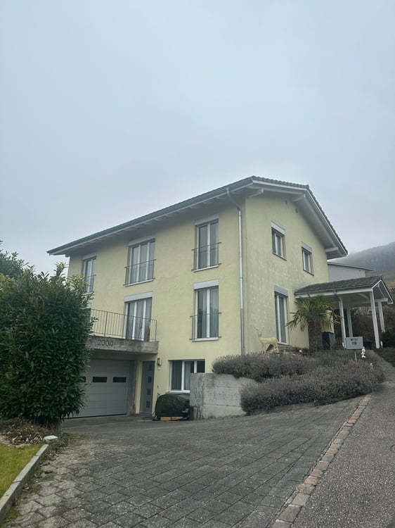 Charmantes 2.5-Zimmer-Einfamilienhaus mit Garten in Oberflachs 1