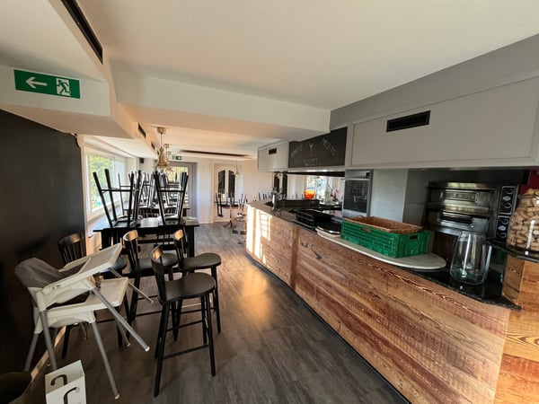 Restaurant bar  avec terrasse  à La Croix (Lutry) 9