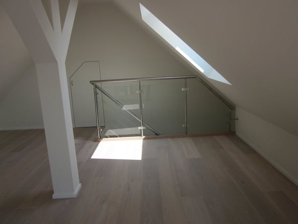 Charmante 4 Zimmer Maisonette Wohnung mit grossem Sonnenbalkon 13