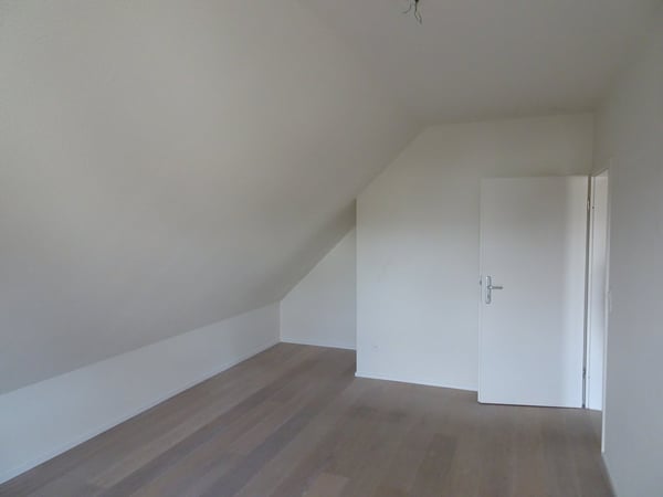 Charmante 4 Zimmer Maisonette Wohnung mit grossem Sonnenbalkon 14