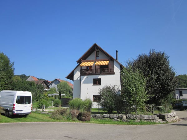 Charmante 4 Zimmer Maisonette Wohnung mit grossem Sonnenbalkon 2