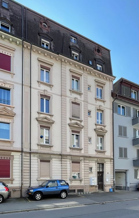 Mehrfamilienhaus mit 6 Wohnungen und exklusiven Dachterrassen im Zentrum von Biel zu verkaufen 2