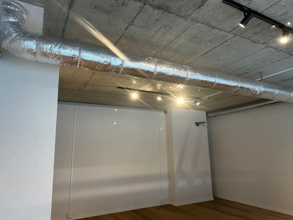 Magnifique local agencé avec âme chaleureuse boiseries, près de la gare | neuf 6