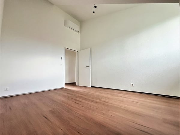 Grosse moderne 3.5 Zimmer Duplex-Wohnung mit Cheminée und Bergsicht - Wohnen über zwei Etagen 9