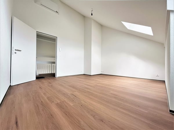 Grosse moderne 3.5 Zimmer Duplex-Wohnung mit Cheminée und Bergsicht - Wohnen über zwei Etagen 7