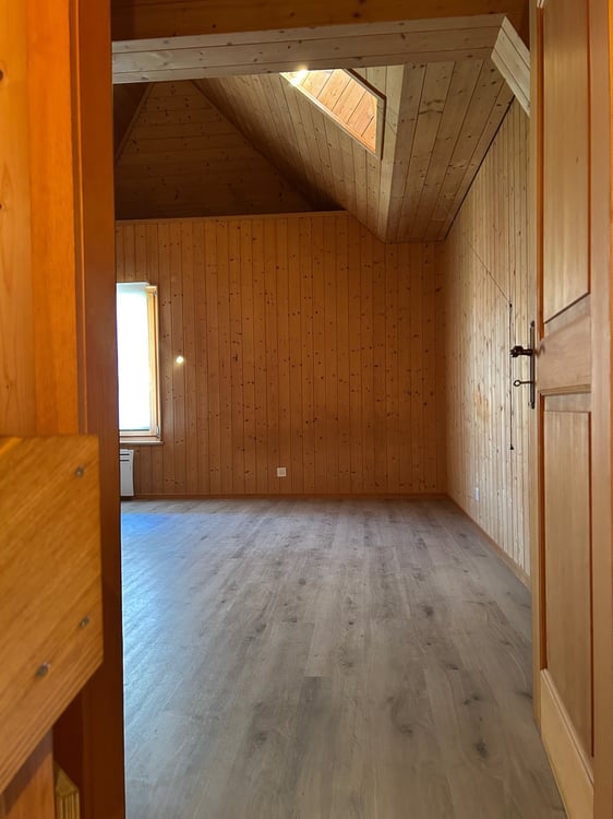 Charmante 4.5-Zimmer-Maisonette-Wohnung in historischem, ehemaligen Restaurant zum Jäger  – Ulmiz 11