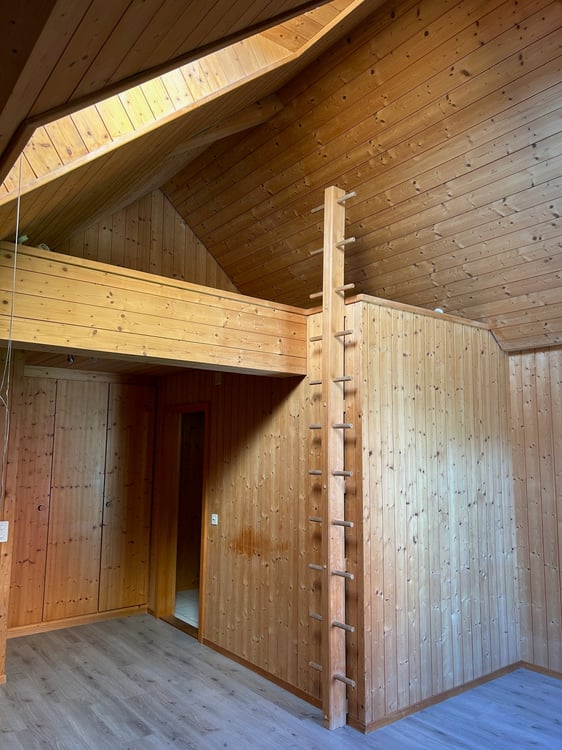Charmante 4.5-Zimmer-Maisonette-Wohnung in historischem, ehemaligen Restaurant zum Jäger  – Ulmiz 8