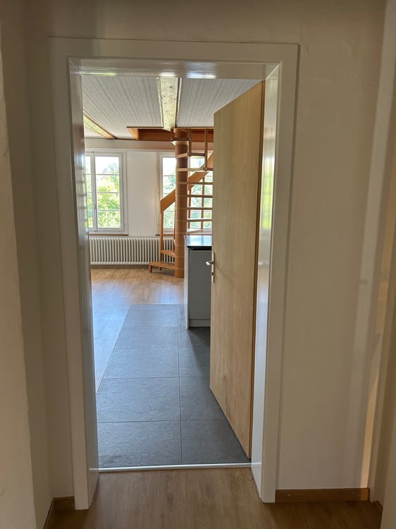 Charmante 4.5-Zimmer-Maisonette-Wohnung in historischem, ehemaligen Restaurant zum Jäger  – Ulmiz 5