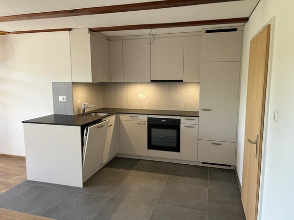 Charmante 4.5-Zimmer-Maisonette-Wohnung in historischem, ehemaligen Restaurant zum Jäger  – Ulmiz 2