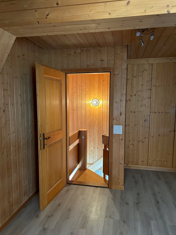 Charmante 4.5-Zimmer-Maisonette-Wohnung in historischem, ehemaligen Restaurant zum Jäger  – Ulmiz 12