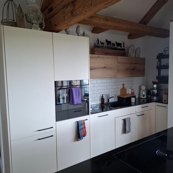 Charmante 3.5-Zimmer-Dachwohnung in traditionellem Holzhaus in Ferenbalm 4