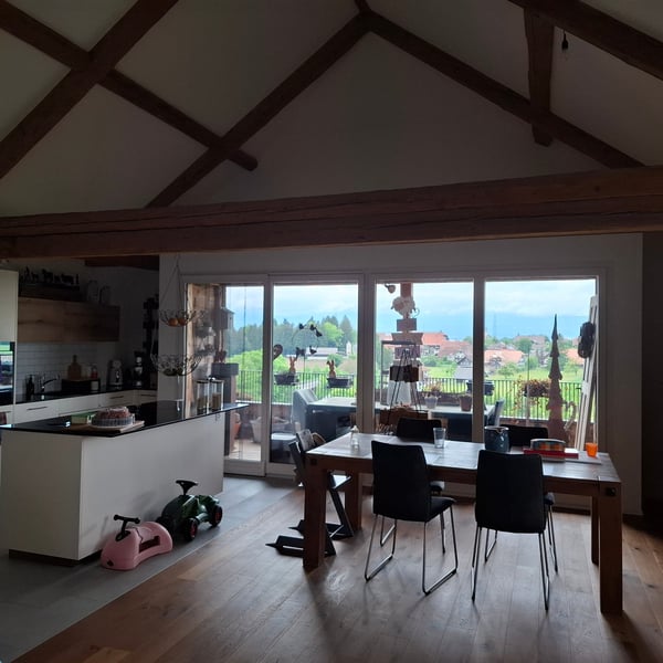 Charmante 3.5-Zimmer-Dachwohnung in traditionellem Holzhaus in Ferenbalm 6