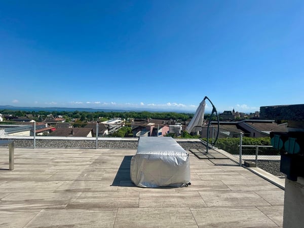 Appartement avec terrasse et vue à Colombier 8