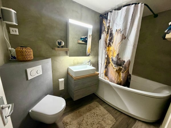 Appartement avec terrasse et vue à Colombier 3