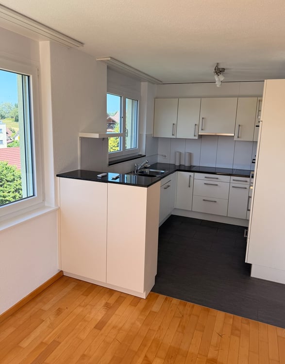 AM BAHNHOF: Moderne 5.5 Zi Dach-Maisonette-Whg 143 m2 in Henggart 7