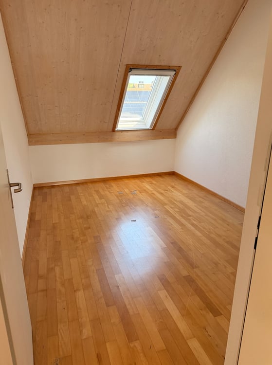 AM BAHNHOF: Moderne 5.5 Zi Dach-Maisonette-Whg 143 m2 in Henggart 4