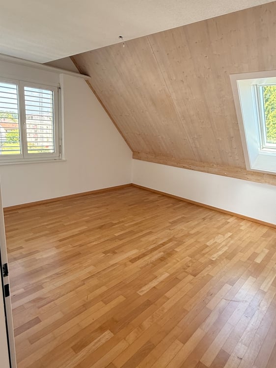 AM BAHNHOF: Moderne 5.5 Zi Dach-Maisonette-Whg 143 m2 in Henggart 5