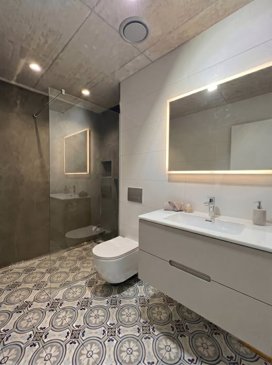 Moderne 4.5-Zimmer-Neubauwohnung mit Balkon, Laubengang und schöner Aussicht in Seedorf BE 4