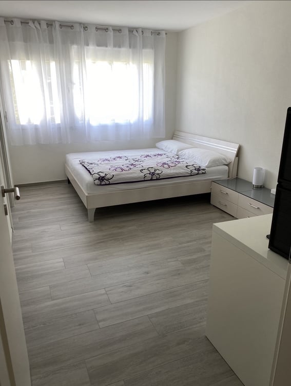 Magnifique appartement de 5.5 pièces dans un immeuble moderne à Marly 8