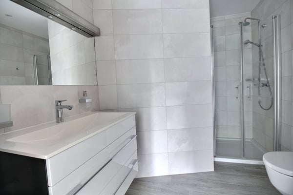 Magnifique appartement de 5.5 pièces dans un immeuble moderne à Marly 8