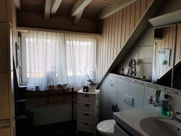 Charmante 3.5-Zimmer-Dachwohnung mit Balkon und inklusive Garagenplatz in Müslen 10