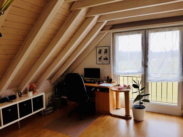 Charmante 3.5-Zimmer-Dachwohnung mit Balkon und inklusive Garagenplatz in Müslen 9