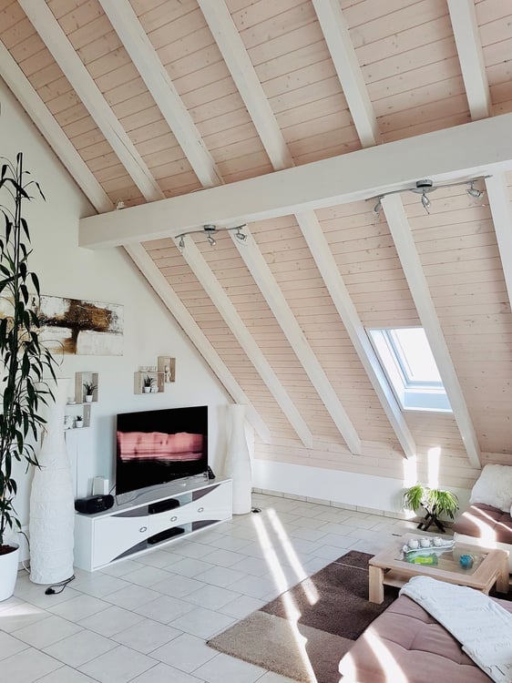 Charmante 3.5-Zimmer-Dachwohnung mit Balkon und inklusive Garagenplatz in Müslen 3