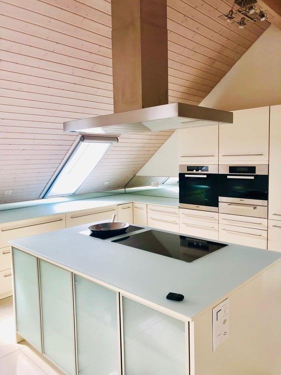 Grosszügige 5.5-Zimmer-Wohnung mit Balkon und traumhafter Aussicht in Herrliberg 4