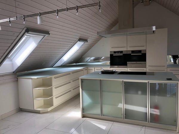 Grosszügige 5.5-Zimmer-Wohnung mit Balkon und traumhafter Aussicht in Herrliberg 3