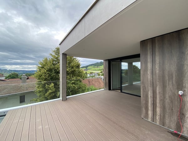 Erstvermietung: Topmoderne Attika-Wohnung im Eigentum Standard, Minergie effizient mit Solarstrom 2