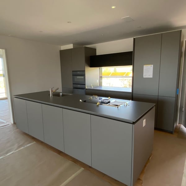 Erstvermietung: Topmoderne Attika-Wohnung im Eigentum Standard, Minergie effizient mit Solarstrom 12