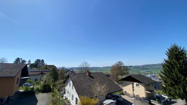 Erstvermietung: Topmoderne Attika-Wohnung im Eigentum Standard, Minergie effizient mit Solarstrom 9